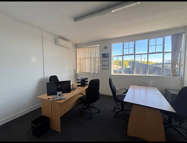 677M² WAREHOUSE TO LET IN PAROW INDUSTRIAL